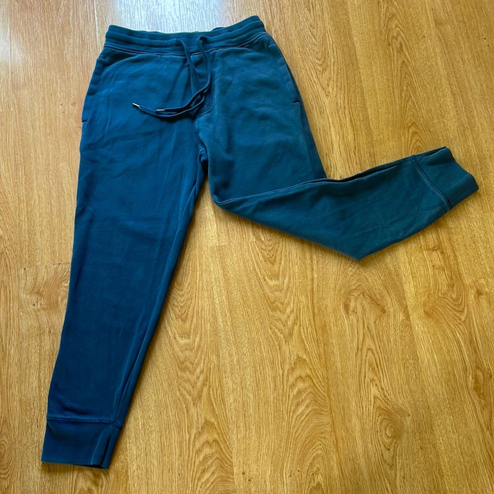 American Eagle super soft Mens joggers.